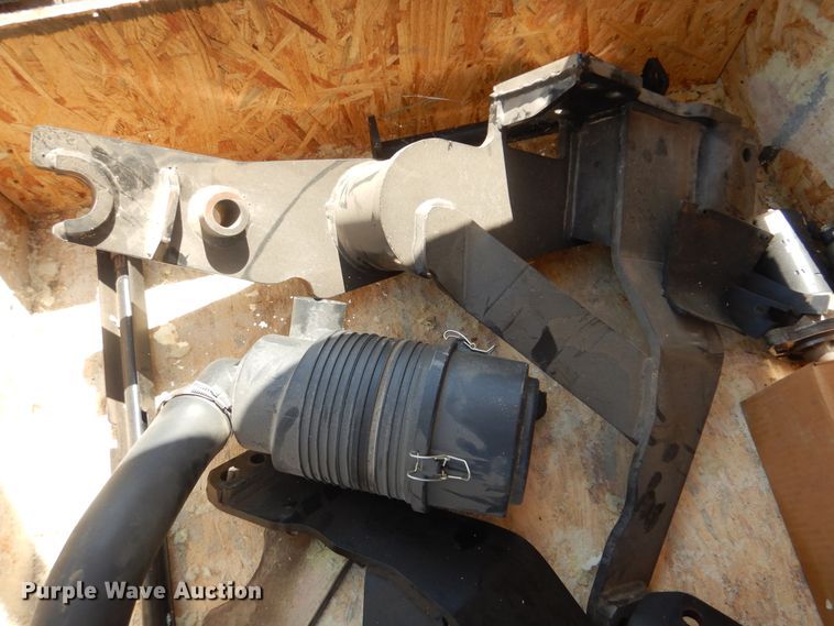 image for item HY9303 Mahindra 2538  MFWD tractor