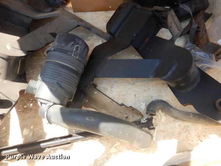 image for item HY9303 Mahindra 2538  MFWD tractor