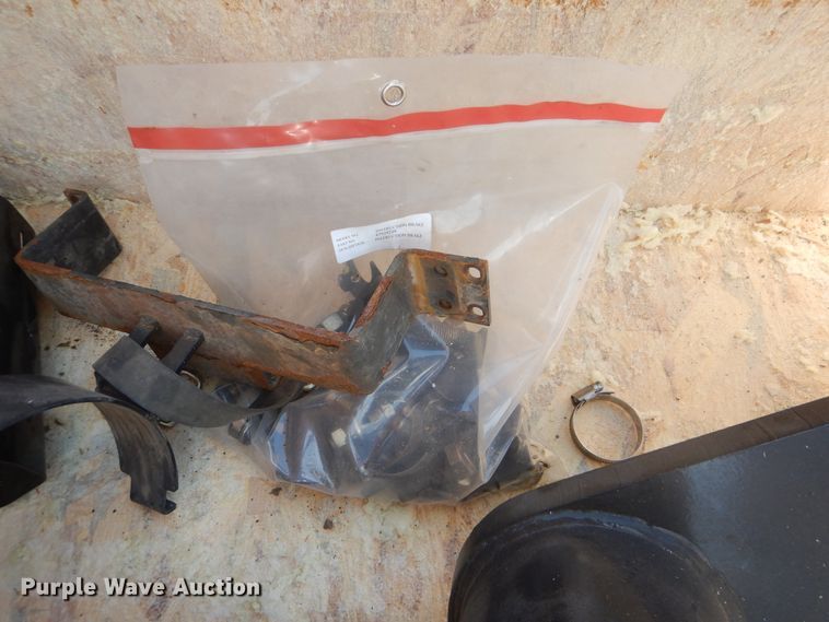 image for item HY9303 Mahindra 2538  MFWD tractor