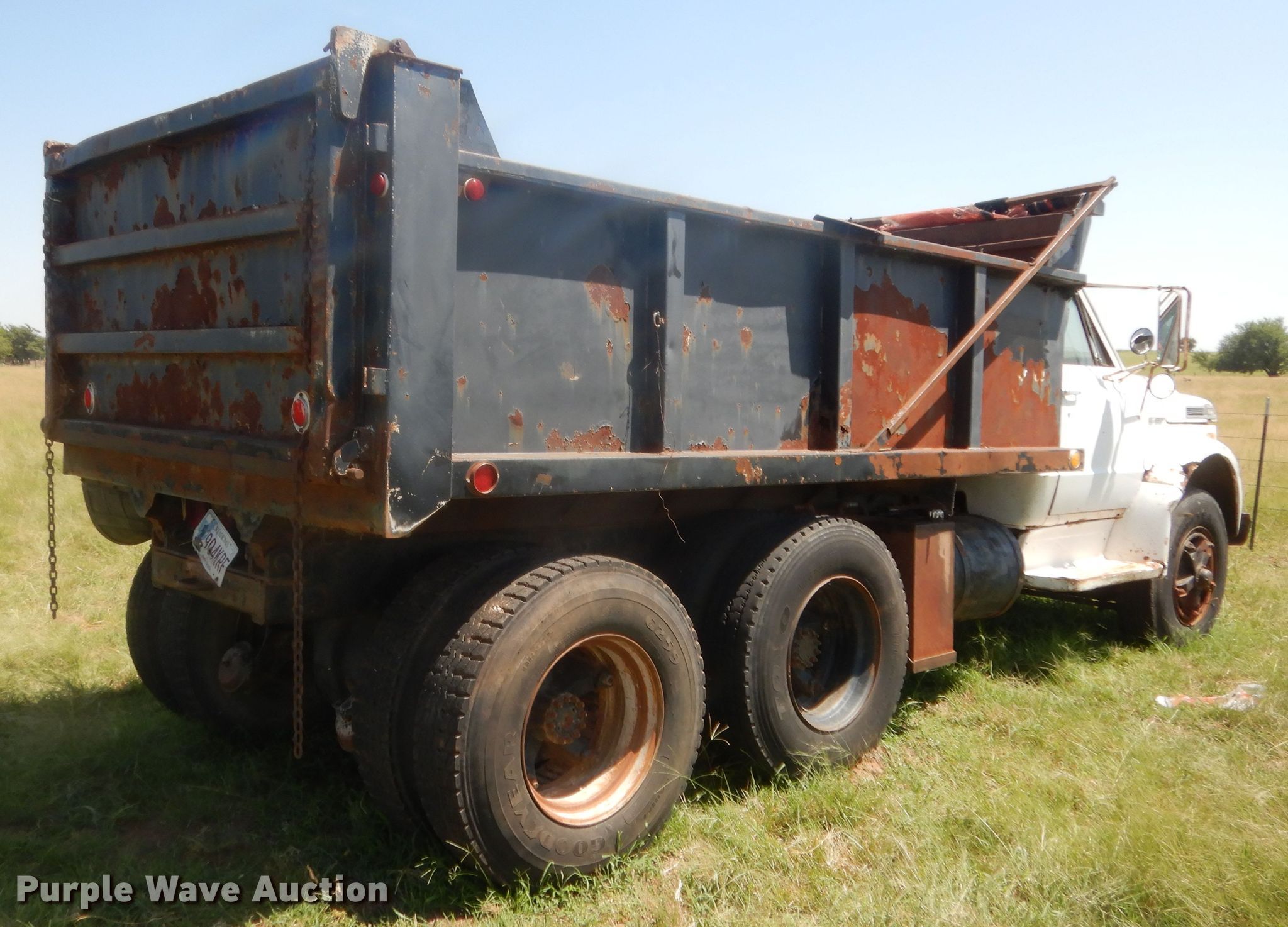 1970 Chevrolet C60 dump truck in Geary, OK Item HB9393 sold Purple Wave