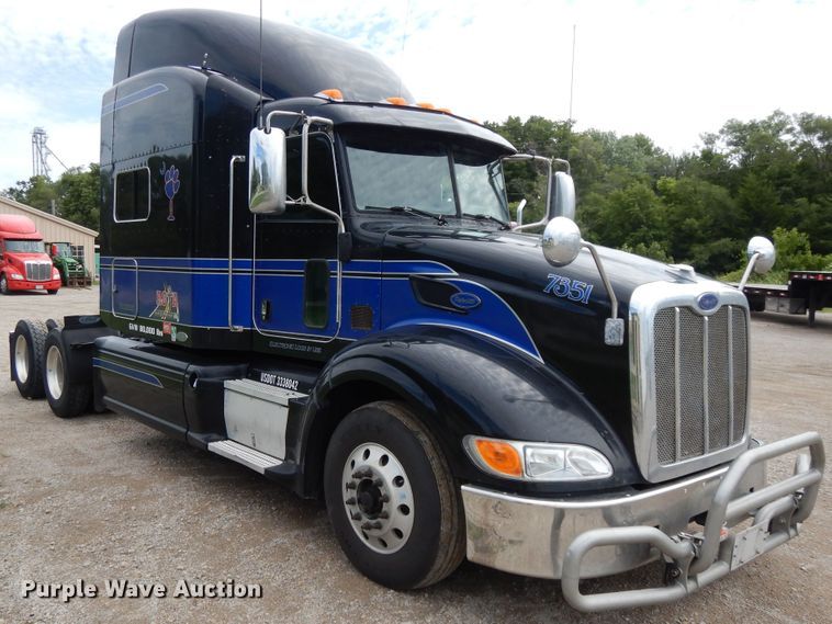 image for item DF5295 2011 Peterbilt 386  semi truck