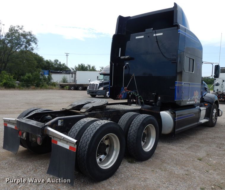 image for item DF5295 2011 Peterbilt 386  semi truck