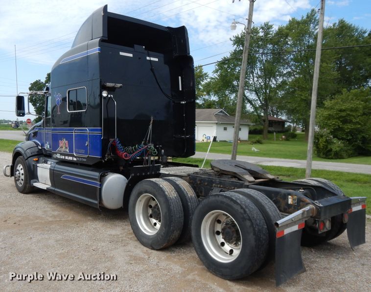 image for item DF5295 2011 Peterbilt 386  semi truck