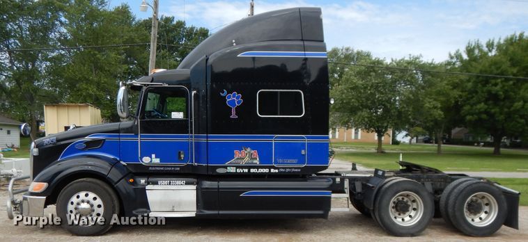 image for item DF5295 2011 Peterbilt 386  semi truck