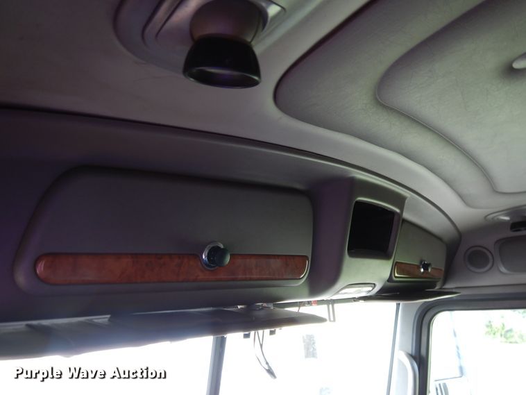 image for item DF5295 2011 Peterbilt 386  semi truck