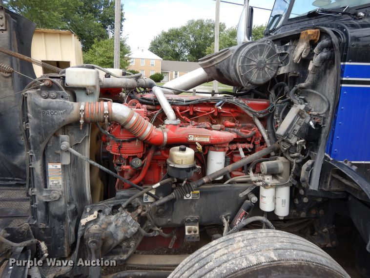 image for item DF5295 2011 Peterbilt 386  semi truck