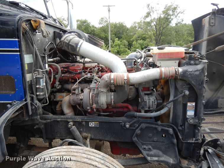 image for item DF5295 2011 Peterbilt 386  semi truck