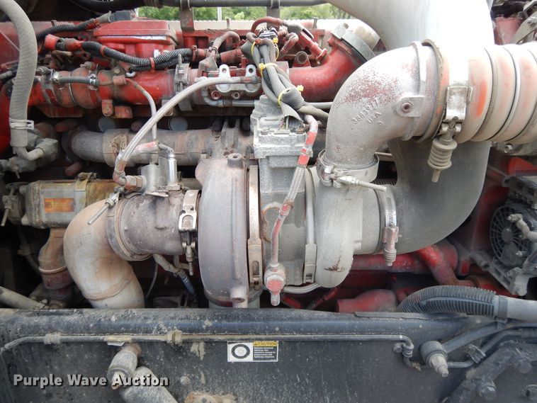 image for item DF5295 2011 Peterbilt 386  semi truck