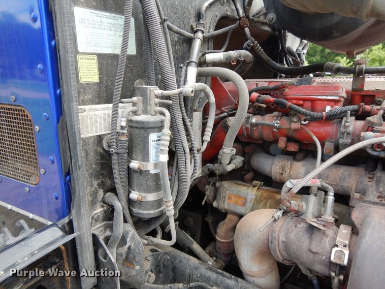 image for item DF5295 2011 Peterbilt 386  semi truck