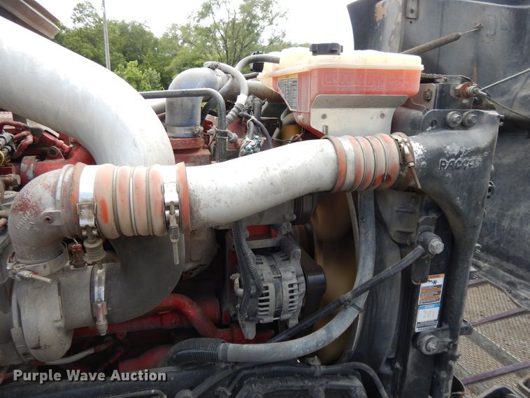 image for item DF5295 2011 Peterbilt 386  semi truck