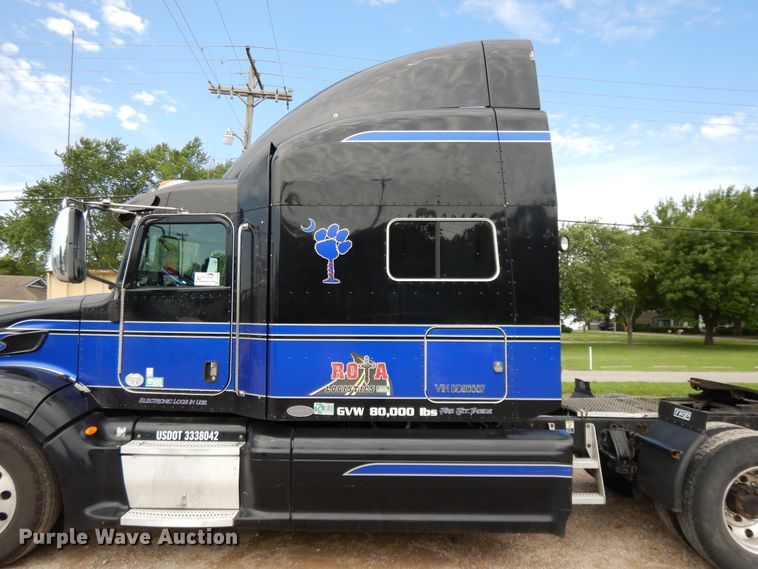 image for item DF5295 2011 Peterbilt 386  semi truck