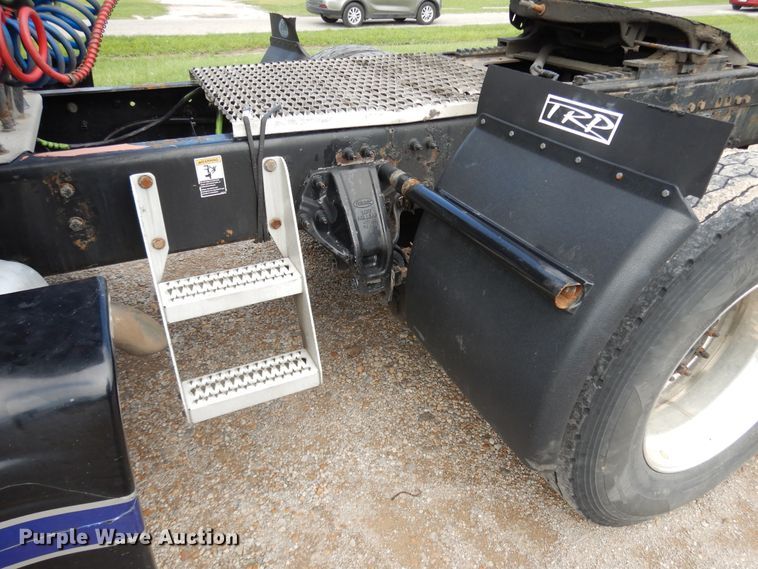 image for item DF5295 2011 Peterbilt 386  semi truck