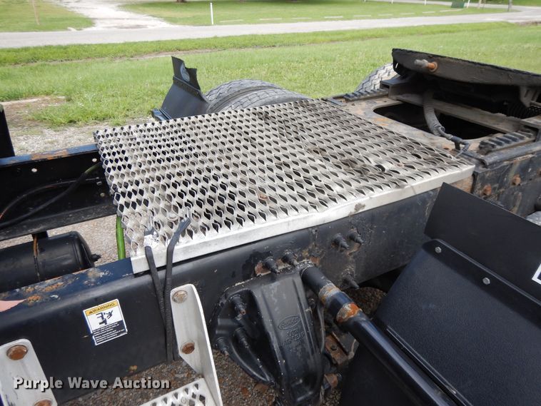 image for item DF5295 2011 Peterbilt 386  semi truck