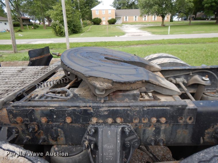 image for item DF5295 2011 Peterbilt 386  semi truck