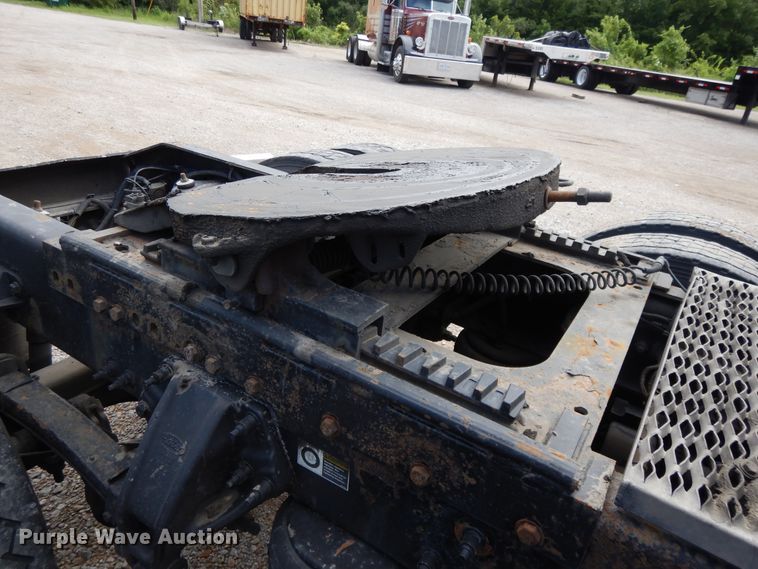 image for item DF5295 2011 Peterbilt 386  semi truck