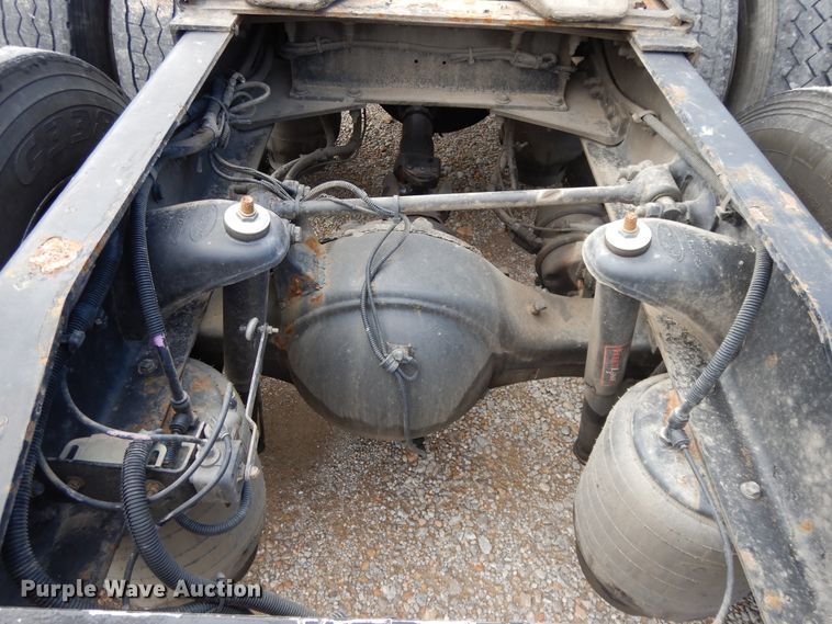 image for item DF5295 2011 Peterbilt 386  semi truck