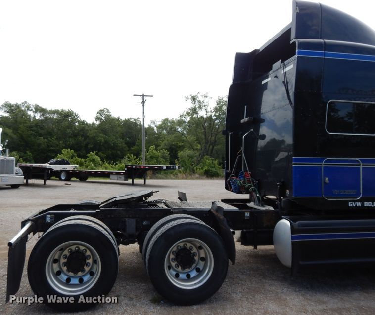 image for item DF5295 2011 Peterbilt 386  semi truck