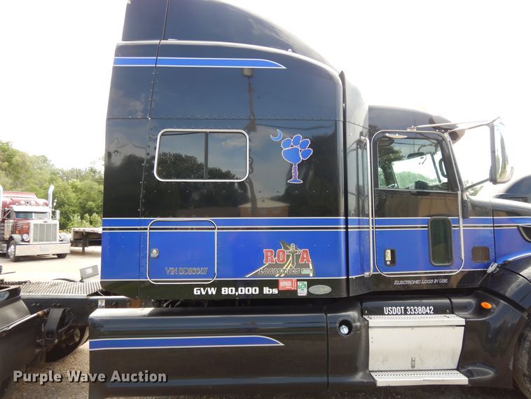 image for item DF5295 2011 Peterbilt 386  semi truck