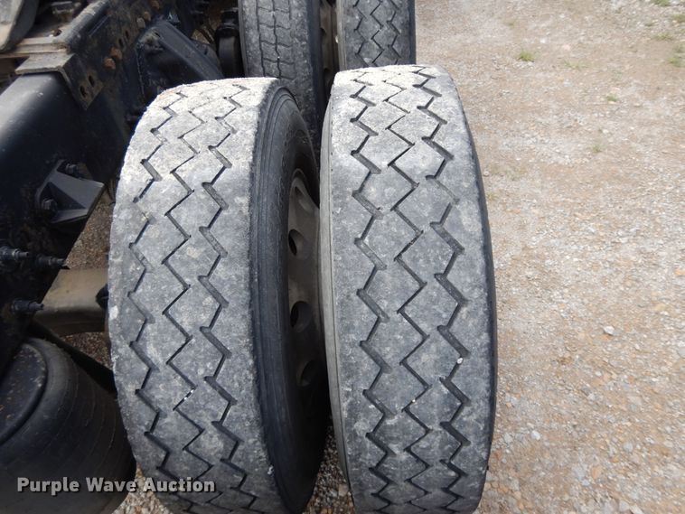 image for item DF5295 2011 Peterbilt 386  semi truck