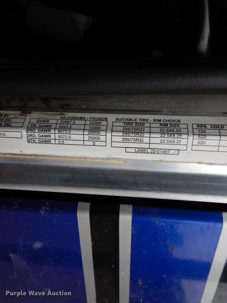 image for item DF5295 2011 Peterbilt 386  semi truck