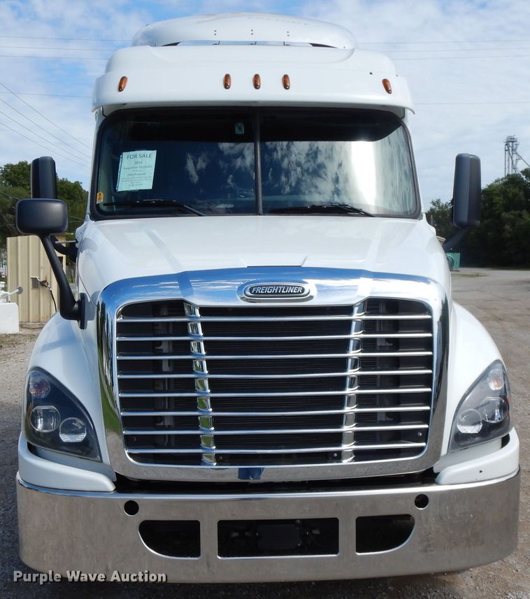 image for item DF5296 2016 Freightliner Cascadia  semi truck