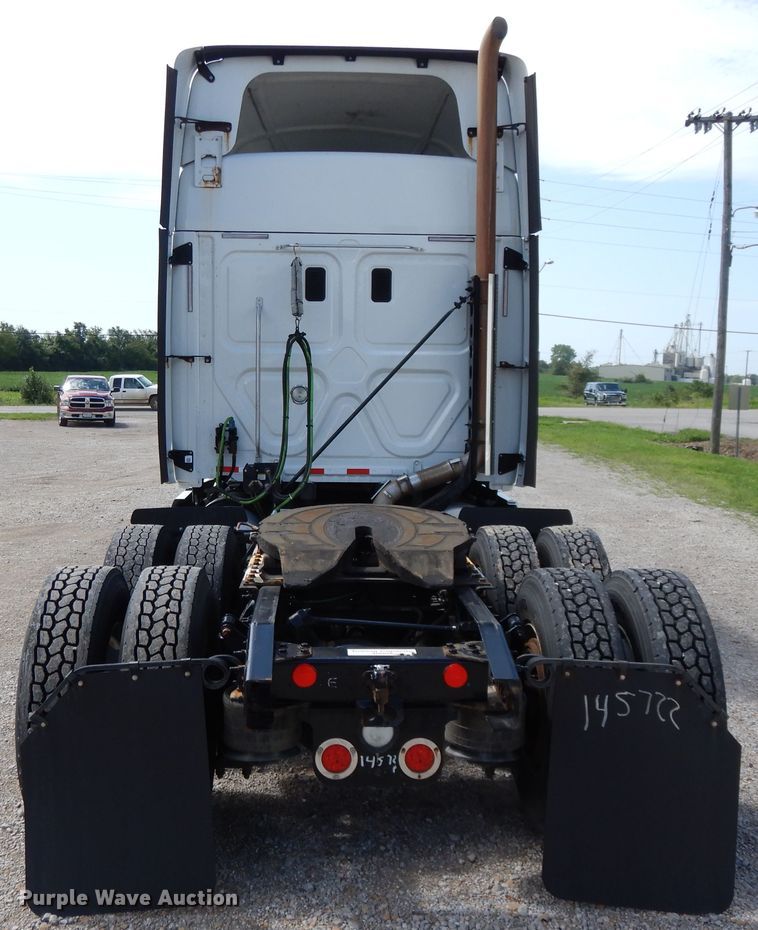 image for item DF5296 2016 Freightliner Cascadia  semi truck