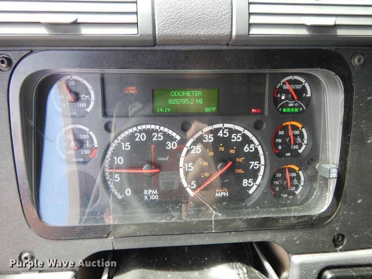 image for item DF5296 2016 Freightliner Cascadia  semi truck