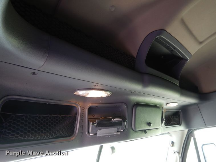 image for item DF5296 2016 Freightliner Cascadia  semi truck