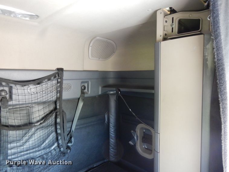 image for item DF5296 2016 Freightliner Cascadia  semi truck