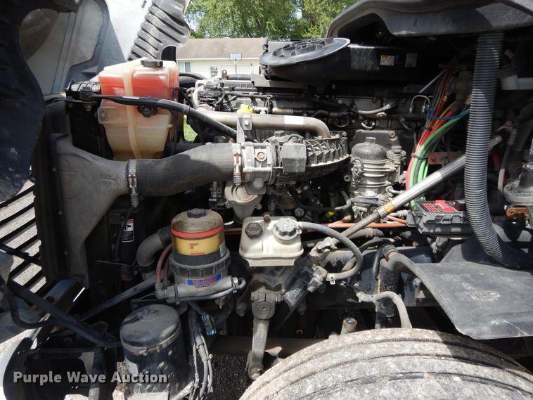 image for item DF5296 2016 Freightliner Cascadia  semi truck