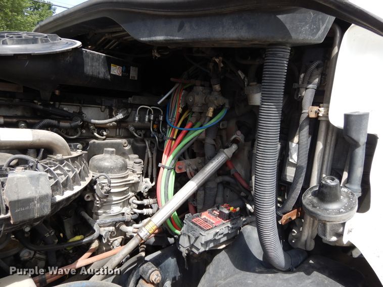 image for item DF5296 2016 Freightliner Cascadia  semi truck