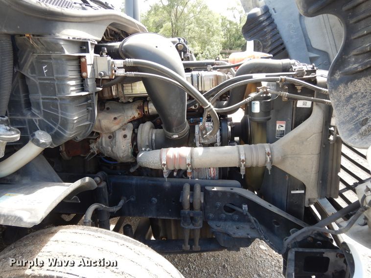 image for item DF5296 2016 Freightliner Cascadia  semi truck