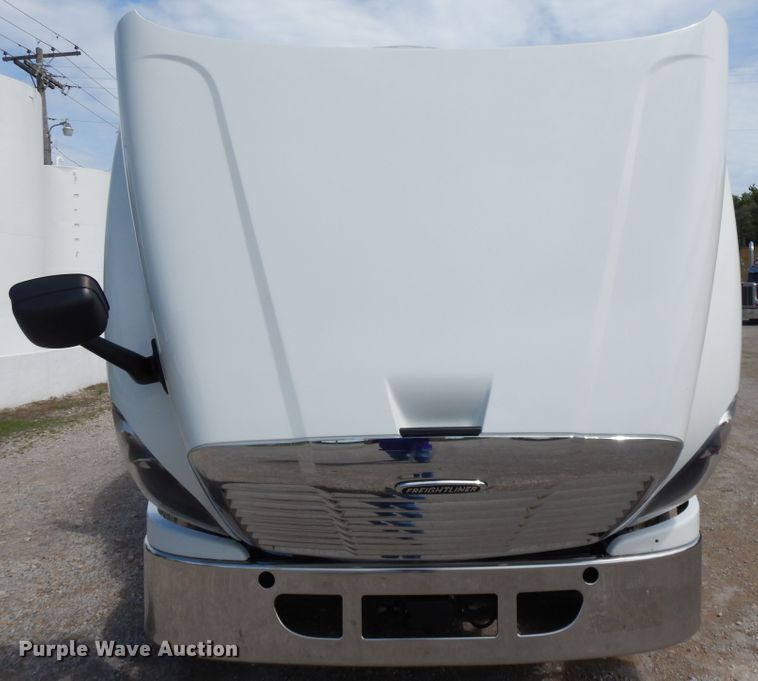 image for item DF5296 2016 Freightliner Cascadia  semi truck