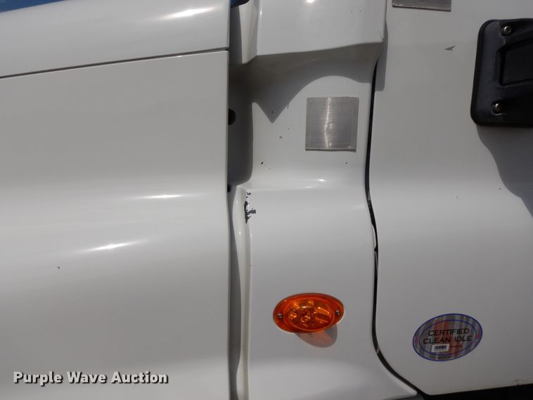 image for item DF5296 2016 Freightliner Cascadia  semi truck