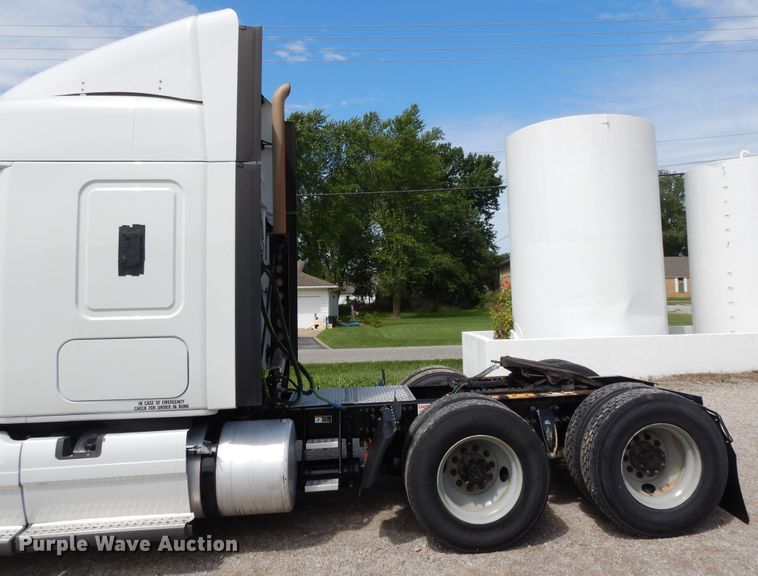 image for item DF5296 2016 Freightliner Cascadia  semi truck