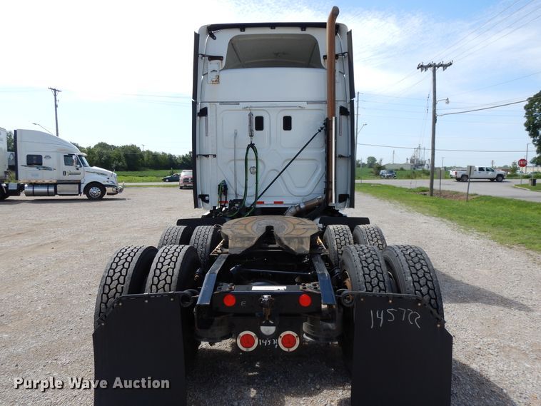 image for item DF5296 2016 Freightliner Cascadia  semi truck