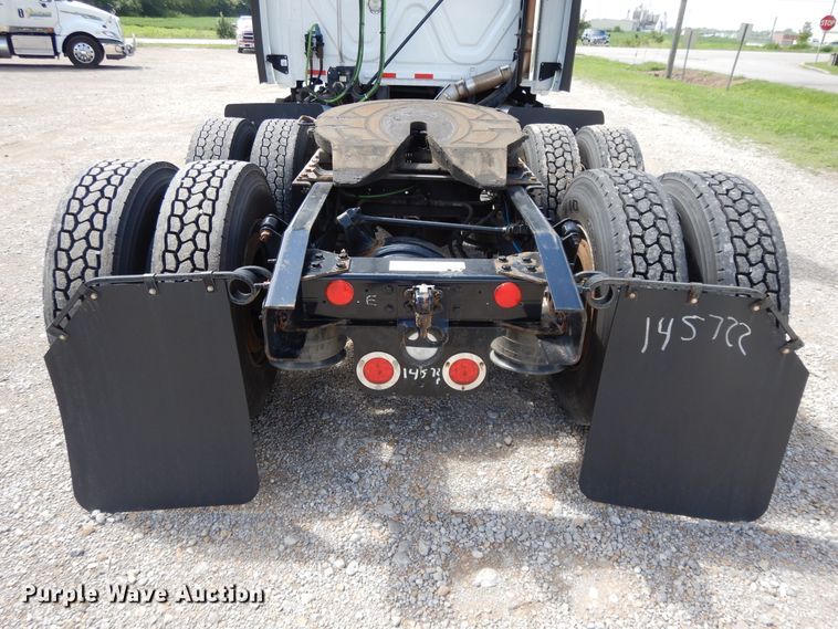 image for item DF5296 2016 Freightliner Cascadia  semi truck