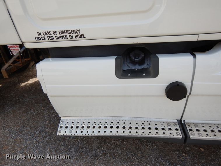 image for item DF5296 2016 Freightliner Cascadia  semi truck