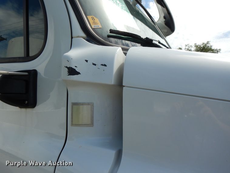 image for item DF5296 2016 Freightliner Cascadia  semi truck