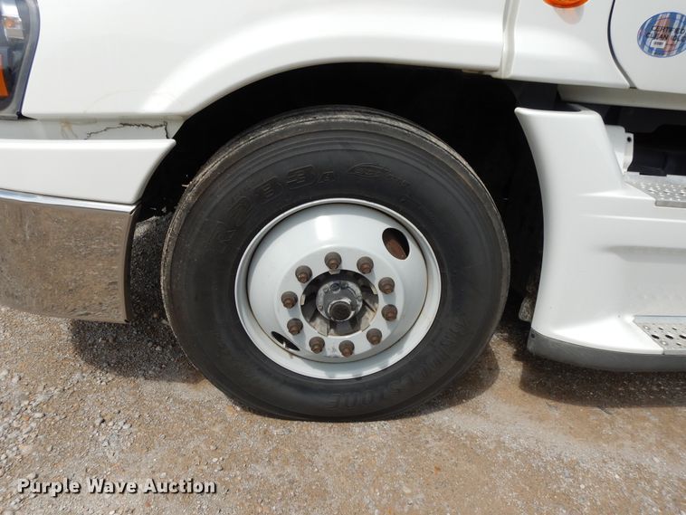 image for item DF5296 2016 Freightliner Cascadia  semi truck