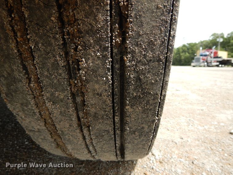 image for item DF5296 2016 Freightliner Cascadia  semi truck