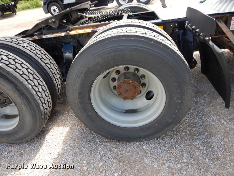 image for item DF5296 2016 Freightliner Cascadia  semi truck