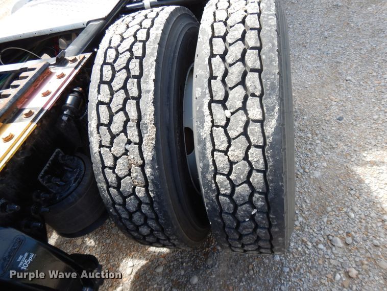 image for item DF5296 2016 Freightliner Cascadia  semi truck