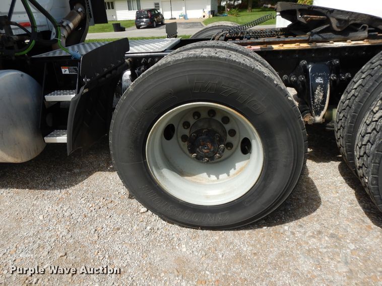 image for item DF5296 2016 Freightliner Cascadia  semi truck