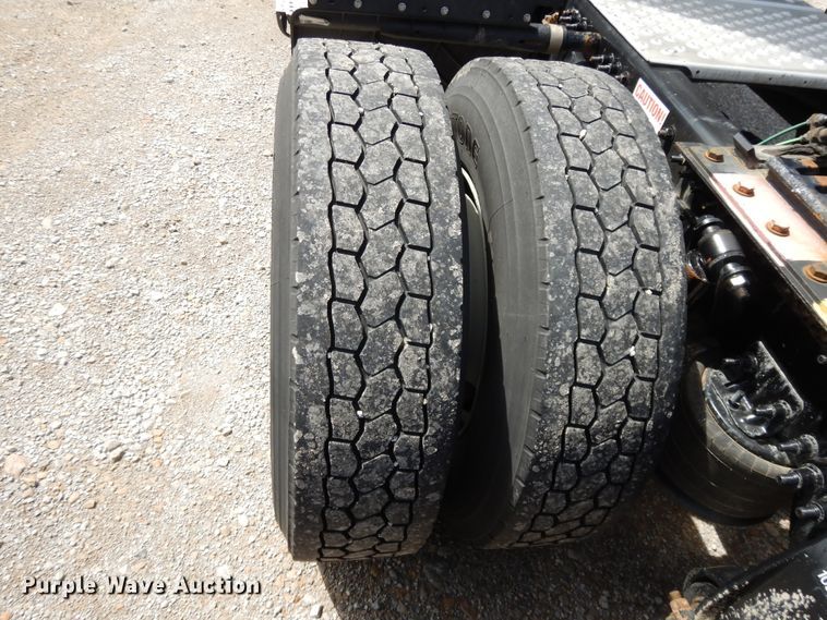 image for item DF5296 2016 Freightliner Cascadia  semi truck