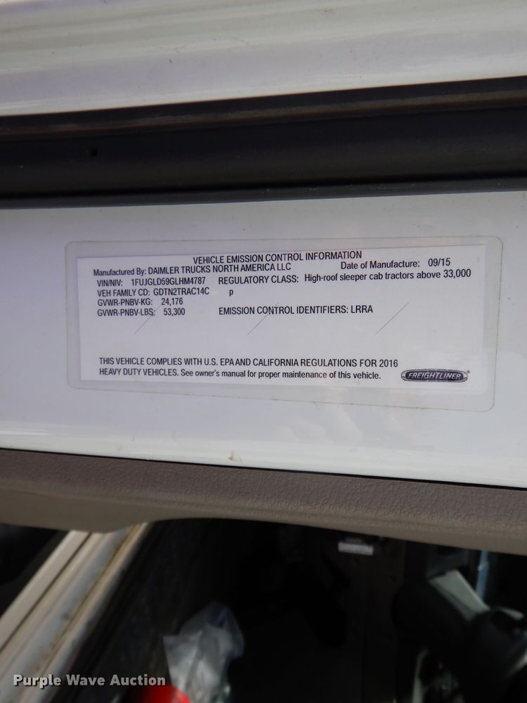 image for item DF5296 2016 Freightliner Cascadia  semi truck