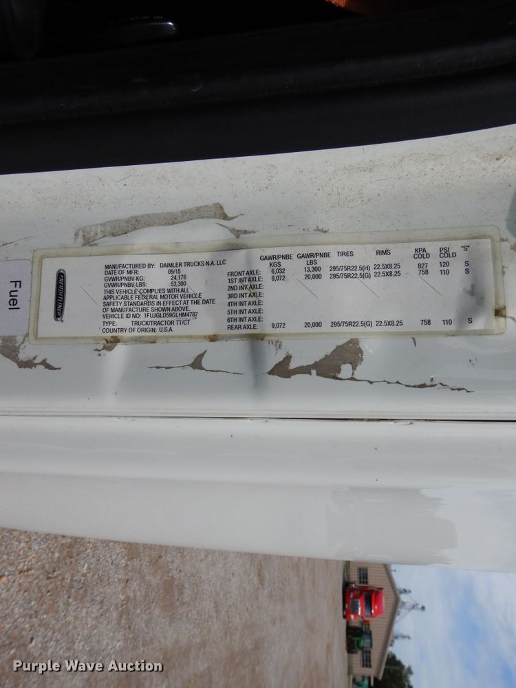 image for item DF5296 2016 Freightliner Cascadia  semi truck