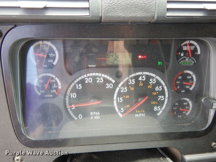 image for item DF5297 2014 Freightliner Cascadia  semi truck