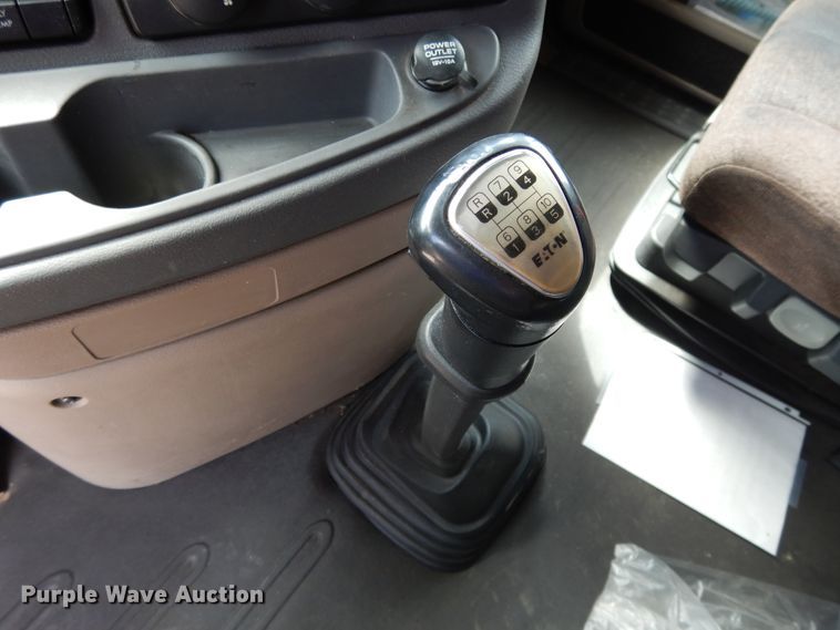 image for item DF5297 2014 Freightliner Cascadia  semi truck