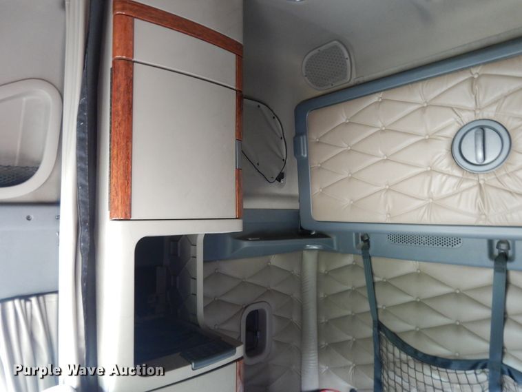 image for item DF5297 2014 Freightliner Cascadia  semi truck